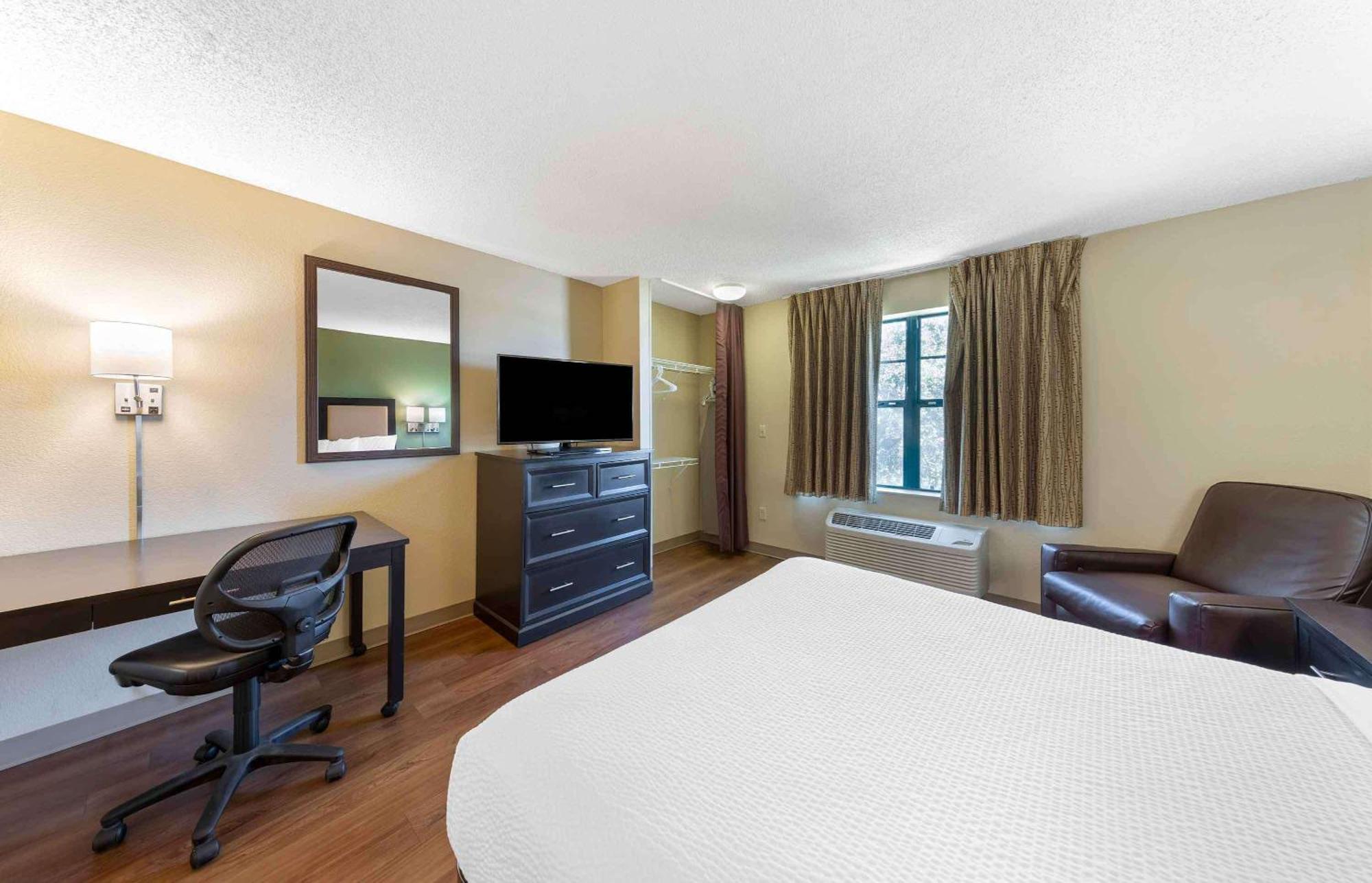 Extended Stay America Select Suites Tampa Airport Memorial Hwy West Chase Buitenkant foto