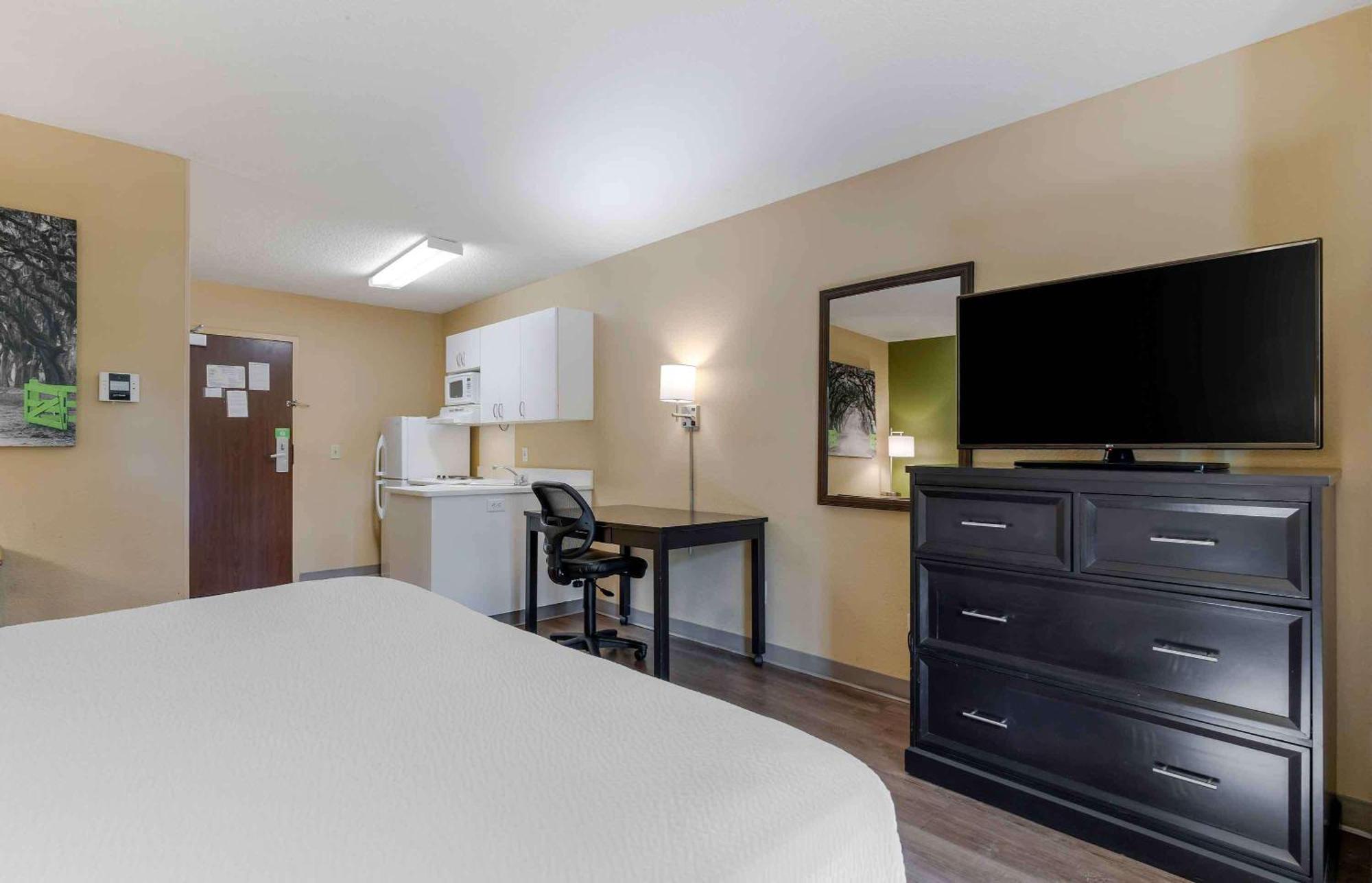 Extended Stay America Select Suites Tampa Airport Memorial Hwy Buitenkant foto