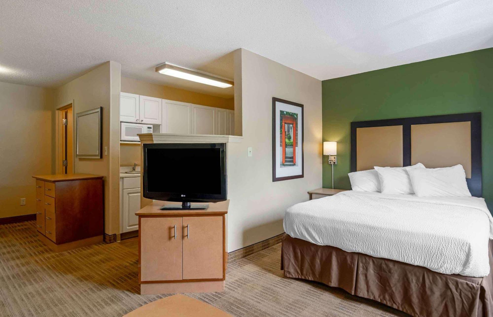 Extended Stay America Select Suites Tampa Airport Memorial Hwy Buitenkant foto