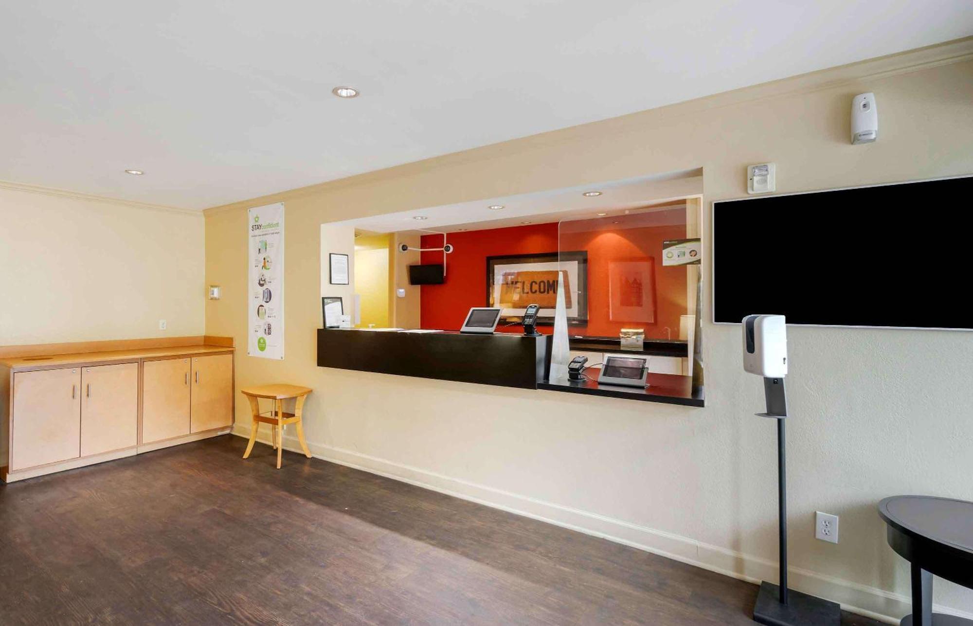 Extended Stay America Select Suites Tampa Airport Memorial Hwy West Chase Buitenkant foto
