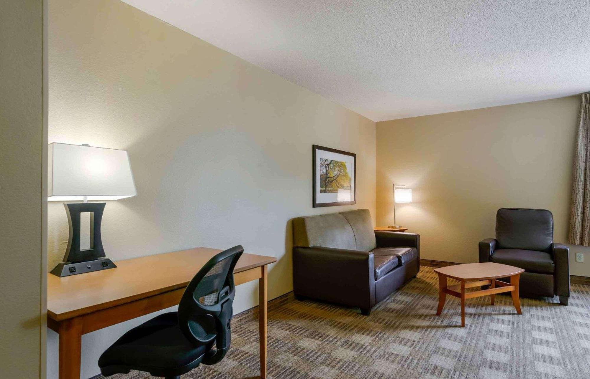 Extended Stay America Select Suites Tampa Airport Memorial Hwy West Chase Buitenkant foto
