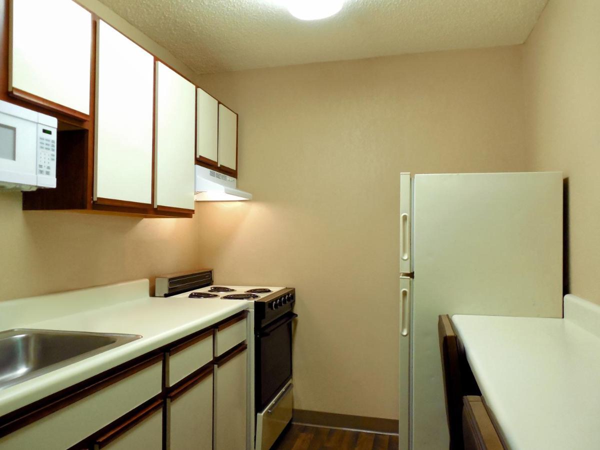 Extended Stay America Select Suites Tampa Airport Memorial Hwy Buitenkant foto